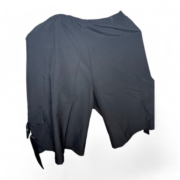 Shein Men's Black Cargo Shorts - Size L - Picture 6 of 8